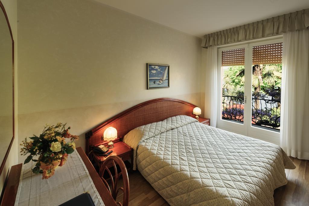 Hotel Garden Zorzi San Felice del Benaco Room photo